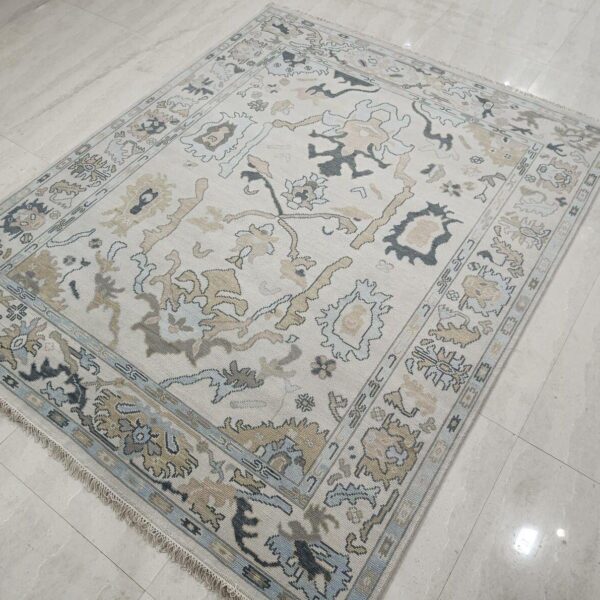 Handknotted Wool Oushak Rug – Neutral Turkish Rug, Vintage Style